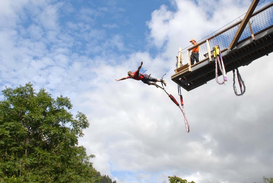 esplorare avventure di bungee jumping