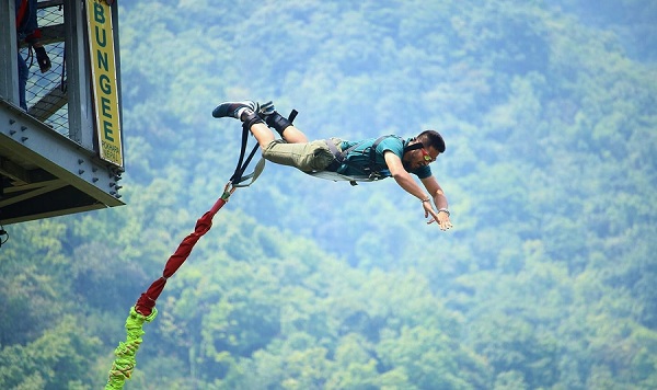 guida il bungee jumping